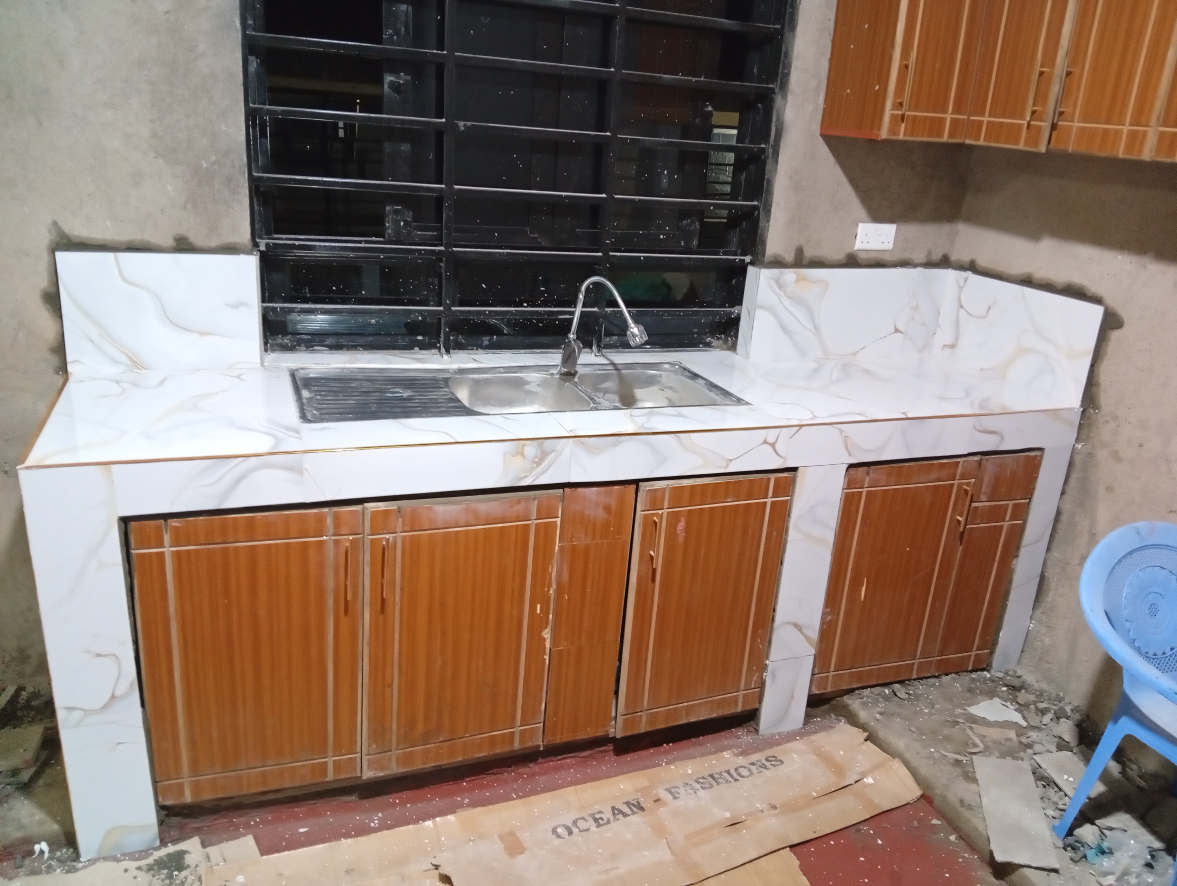 Kitchen sink made with porcelain tiles 60×60